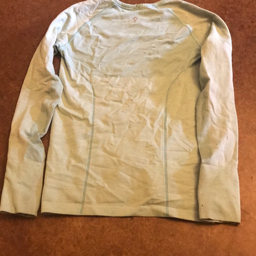 ivivvia shirt